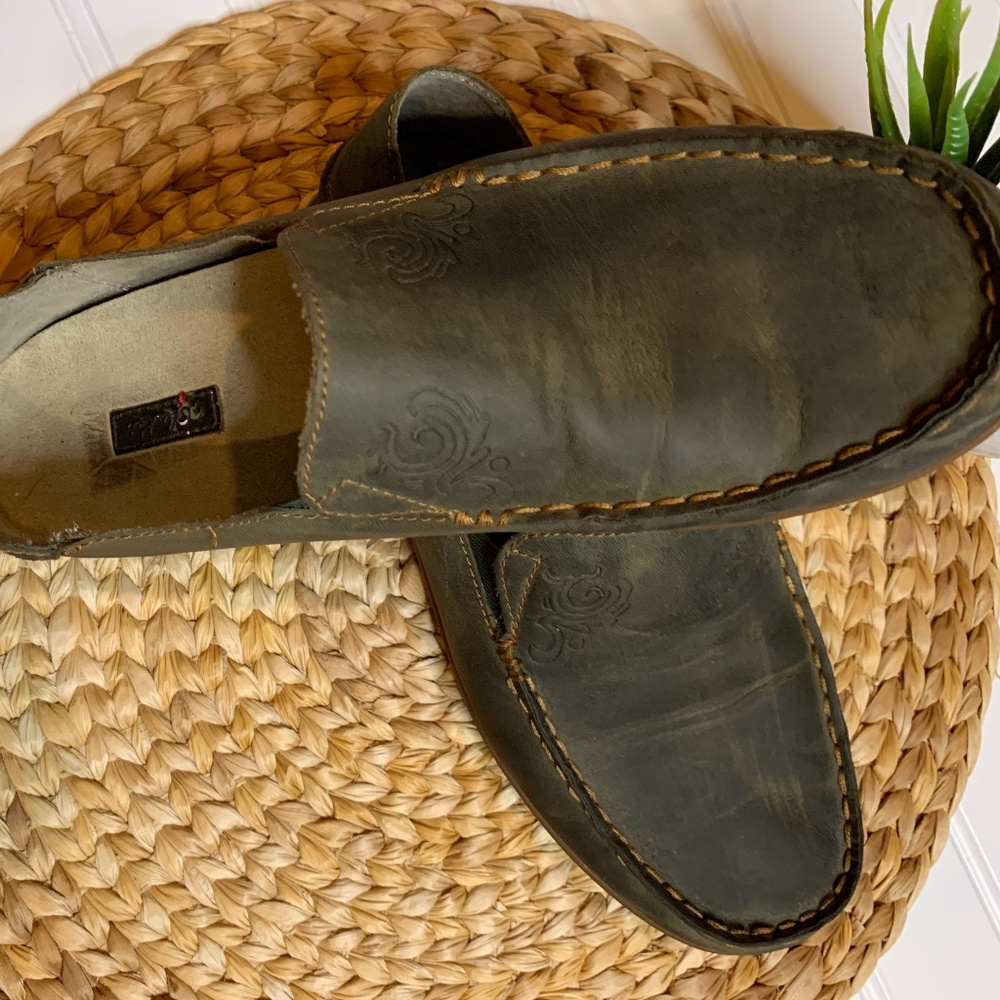 OluKai Nohea Nubuck Leather Loafers Dark Brown 9